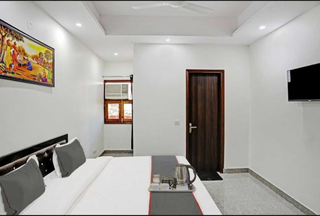 Hotel O K R Resdiancy Near Botanic Garden Of Indian Republic Noida Exterior photo